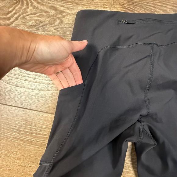 Lululemon Speed Up Crop 21" Leggings, Medium Rise, Black, Sz 6 Athletic Logo - Picture 5 of 10